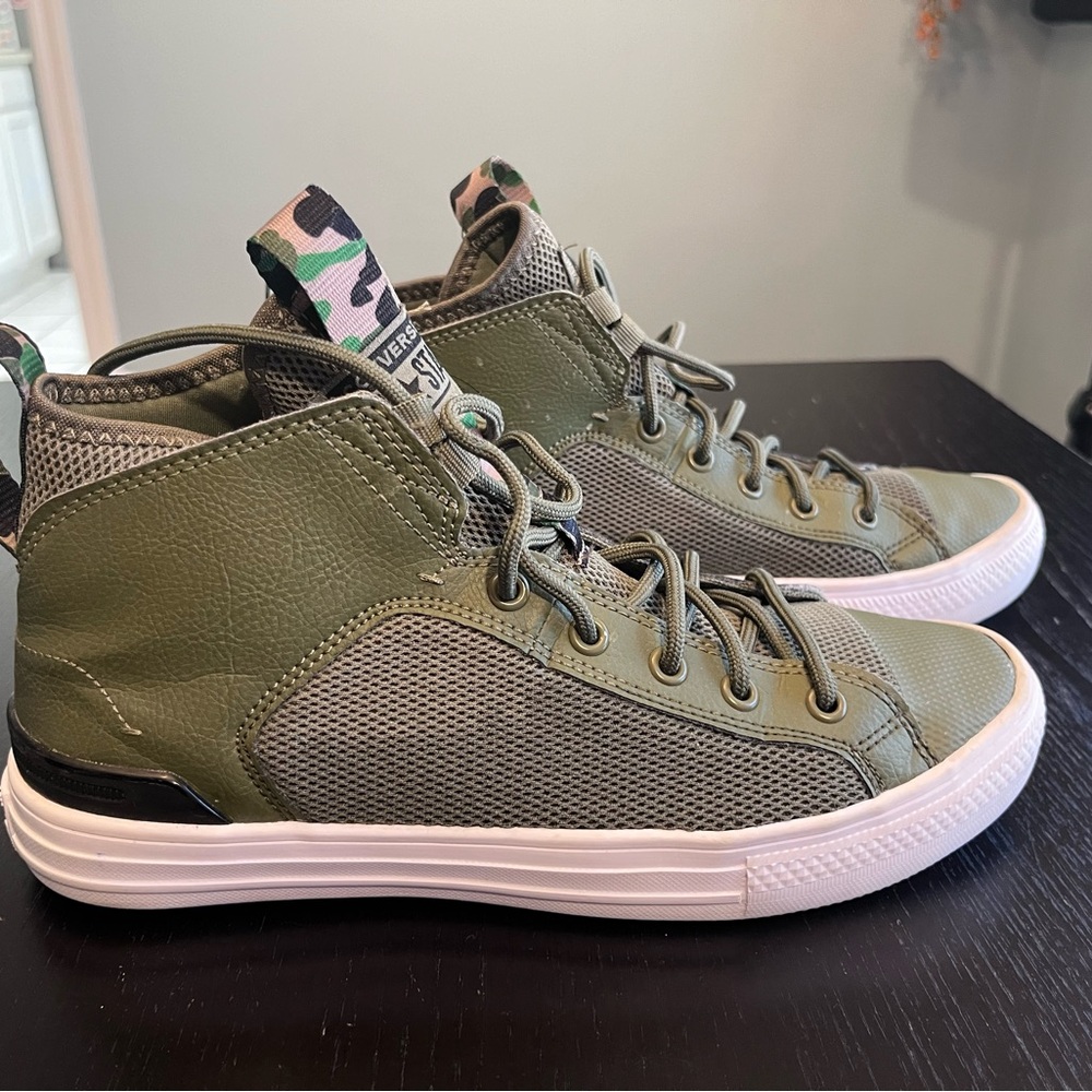 Converse Ctas Ultra Mid Top Field Surplus
Men's 6.5 Women’s 8